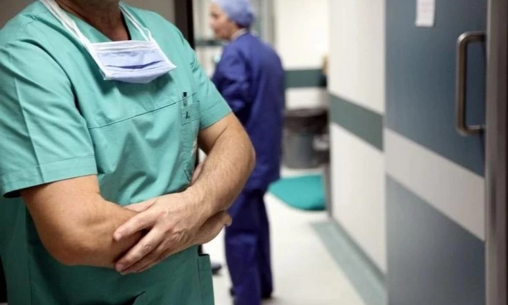 Θεσσαλονίκη: Αρνητές πετούν τις μάσκες τους και φεύγουν